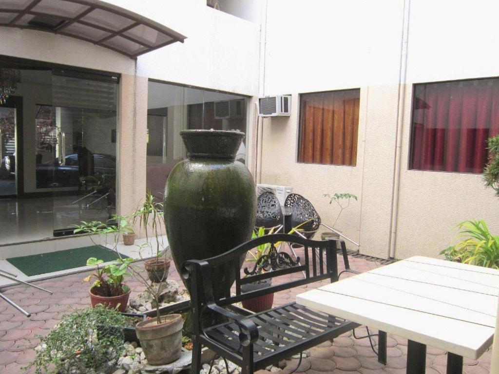 Rich Manor Pension House Cagayan de Oro Esterno foto